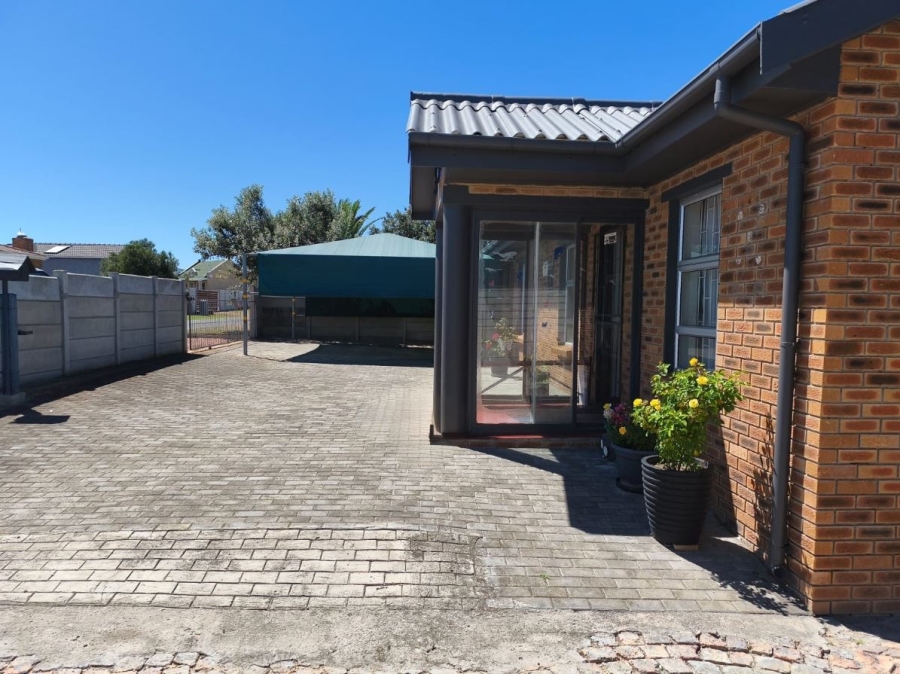 2 Bedroom Property for Sale in De Kelders Western Cape